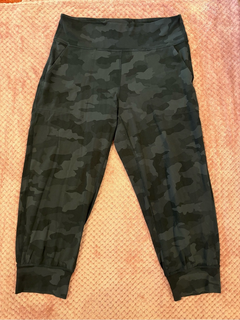 EUC Lululemon High-Rise Black/Grey Cropped Camo Jogger Leggings, pockets, size10